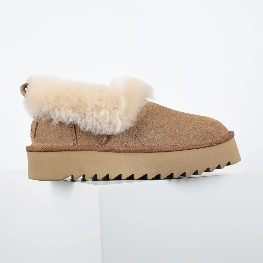 Pick up locally 💰580 Core recommendation Good price It is a very suitable choice for home use. In recent years, uug has launched a series of styles, which are partially geared towards the preferences of young consumers and have also moved to the forefront of fashion trends. Shoe body material: water-repellent coated suede upper, 17 mm UGGPURE™ implantable wool insole, lightweight non-slip and comfortable rubber outsole, with brand LOGO and trademark, with full packaging Size: 35 36 37 38 39 40
